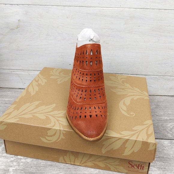 ■SOLD■NEW IN BOX- SOFFT SZ 10  SUEDE BOOTIE - Picture 6 of 10